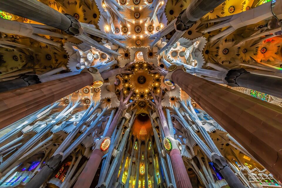 Inside of "La Sagrada Familia". Photo by CD_Photosaddict at Pixabay.