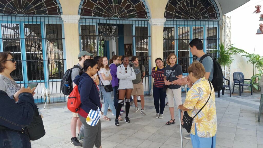 Alandis students in La Quinta de Santovenia, Havana
