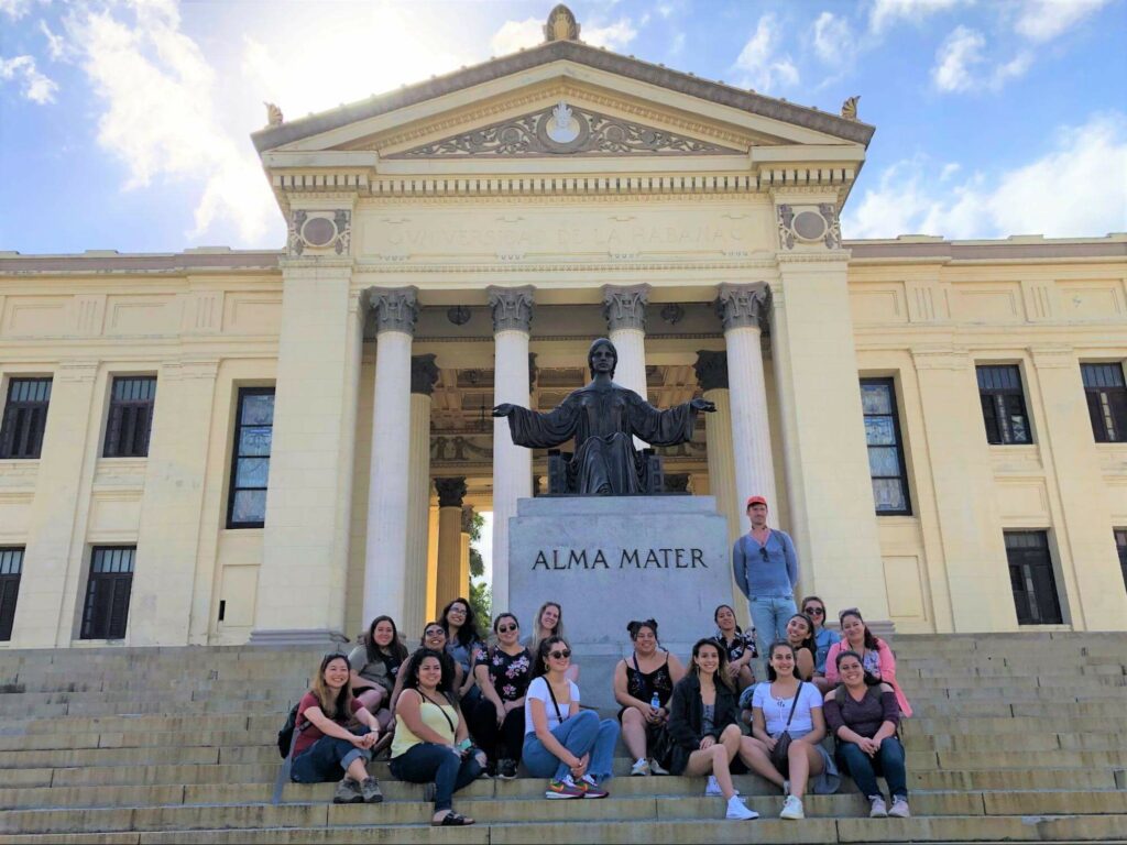Estudiantes de Alandis en La Habana, Cuba